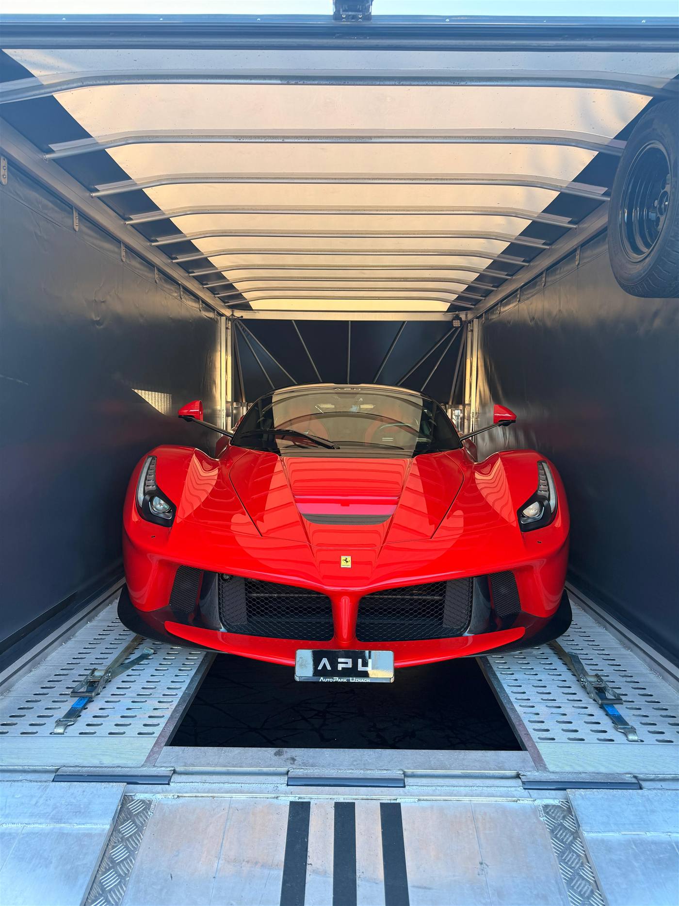 Ferrari LaFerrari im Anhänger