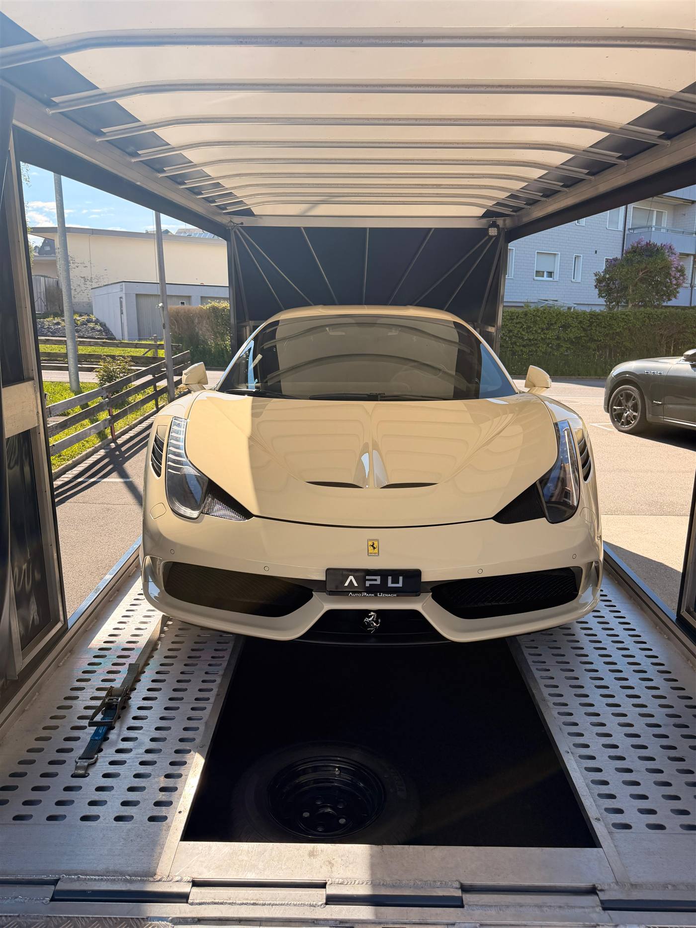 Ferrari 458 Italia Transport